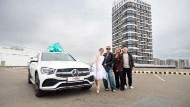 We brought a Mercedes-Benz with a ballerina in car interior
